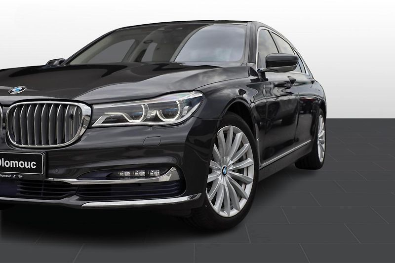 BMW Řada 7 750Li xDrive - fotka 9 z 25