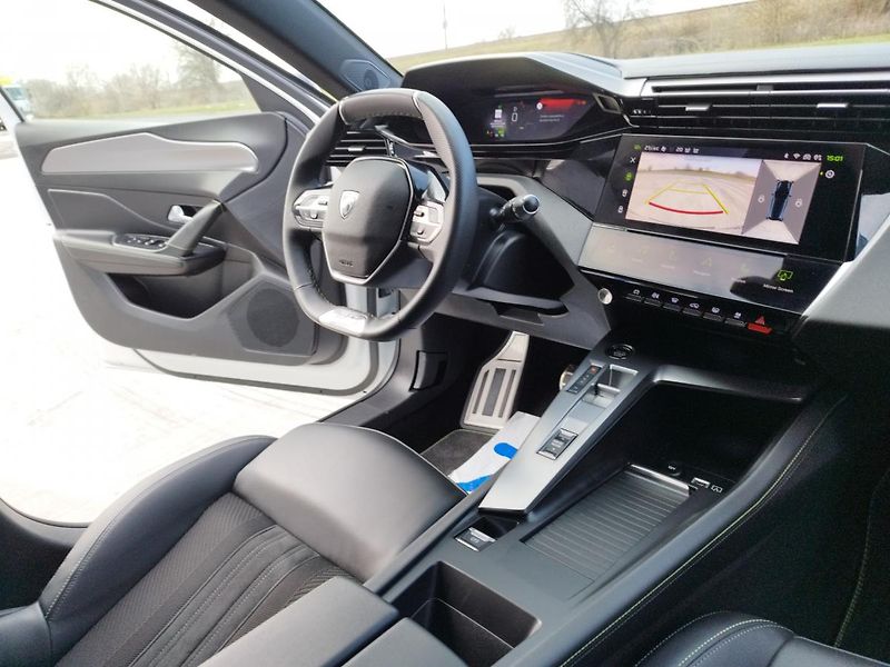 Peugeot 308 GT,PURE TECH 1.2i,96KW, 6900KM - fotka 35 z 36