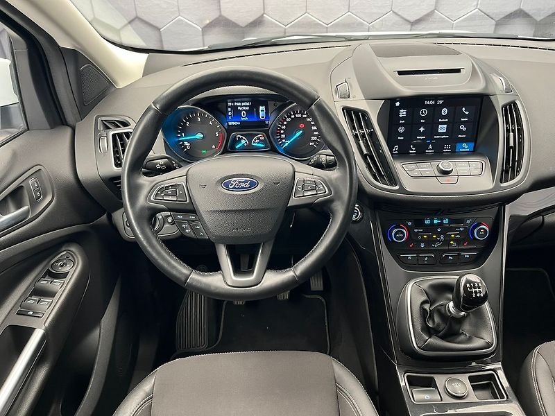 Ford Kuga 2.0 TDCi Titanium Cebia - fotka 7 z 50