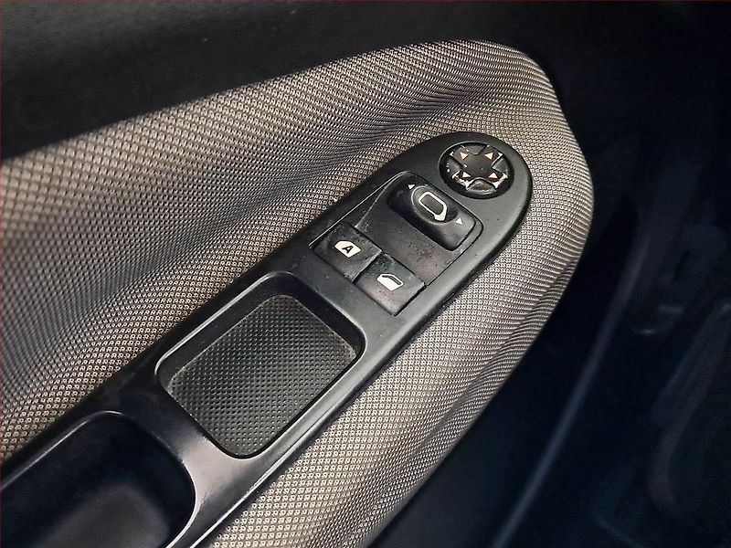 Citroën C3 Picasso (2009) 1.6 HDi, nová STK, dobrý stav - fotka 15 z 16