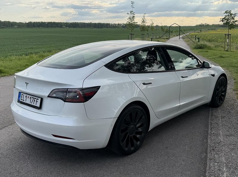 Tesla Model 3 (2021) Dual Long Range - fotka 2 z 17