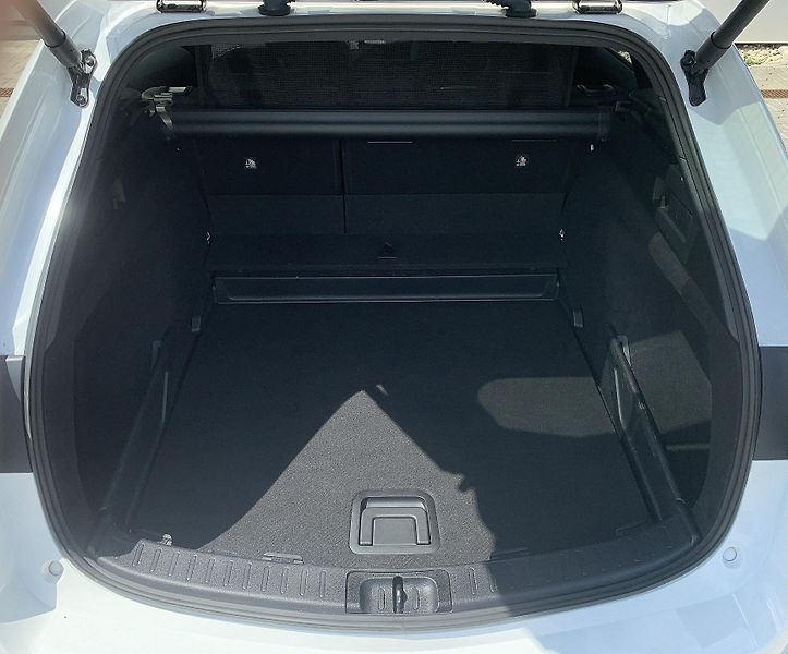 Toyota Corolla TS STYLE 1.8 HEV 103kW e-CVT - fotka 5 z 32