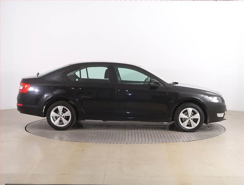 Škoda Octavia (2014) Ambition 2.0 TDI, Automat - fotka 6 z 18