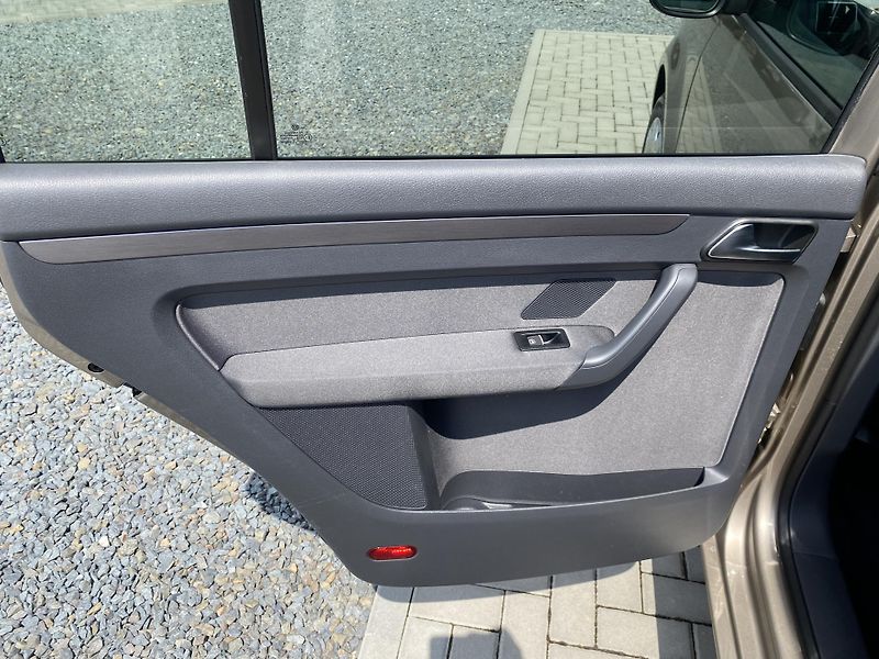 Volkswagen Touran 1.2 TSI 77kW-CLIMATRONIC-NAVI - fotka 28 z 41