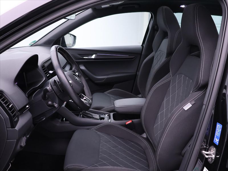 Škoda Karoq 2,0 TDI DSG Sportline 4x4 DPH - fotka 12 z 37