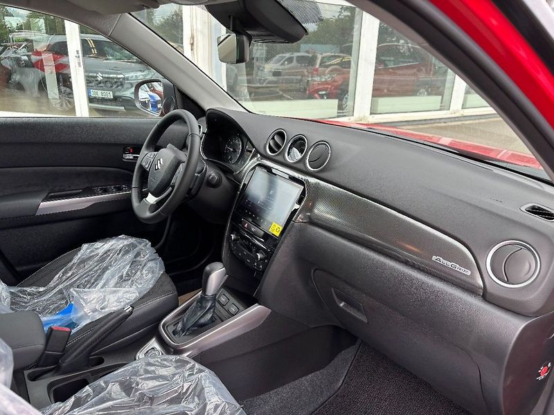 Suzuki Vitara 4x4 automat Elegance - fotka 9 z 11
