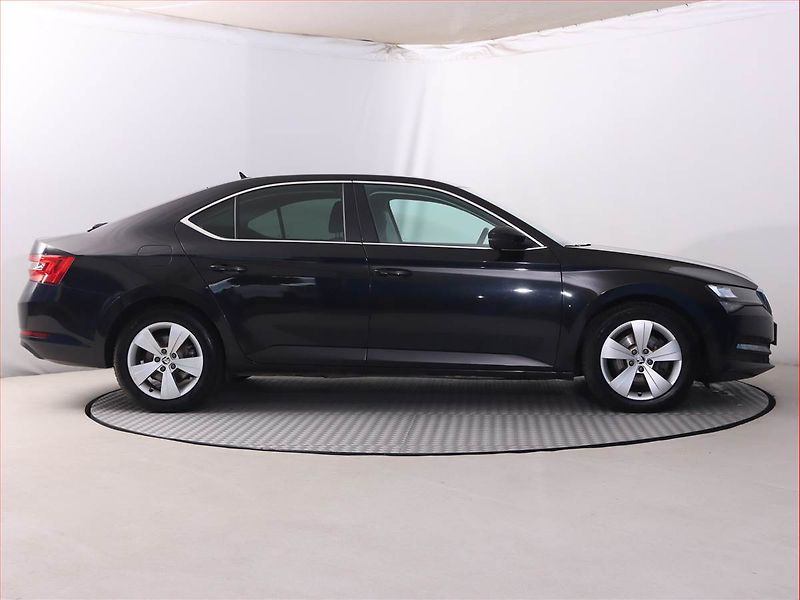 Škoda Superb (2022) Ambition 2.0 TDI, Serv.kniha - fotka 6 z 22