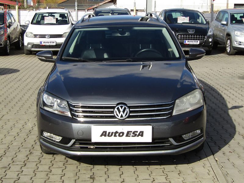 Volkswagen Passat (2012) 2.0 TDi, DSG, kůže, panor. - fotka 2 z 23