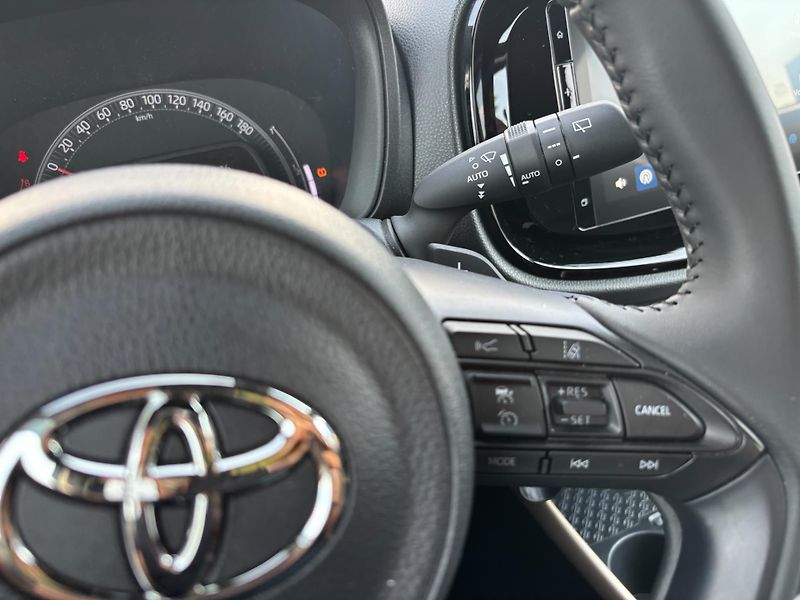 Toyota Aygo 1.0 VVT-i X-play Style AT - fotka 17 z 26