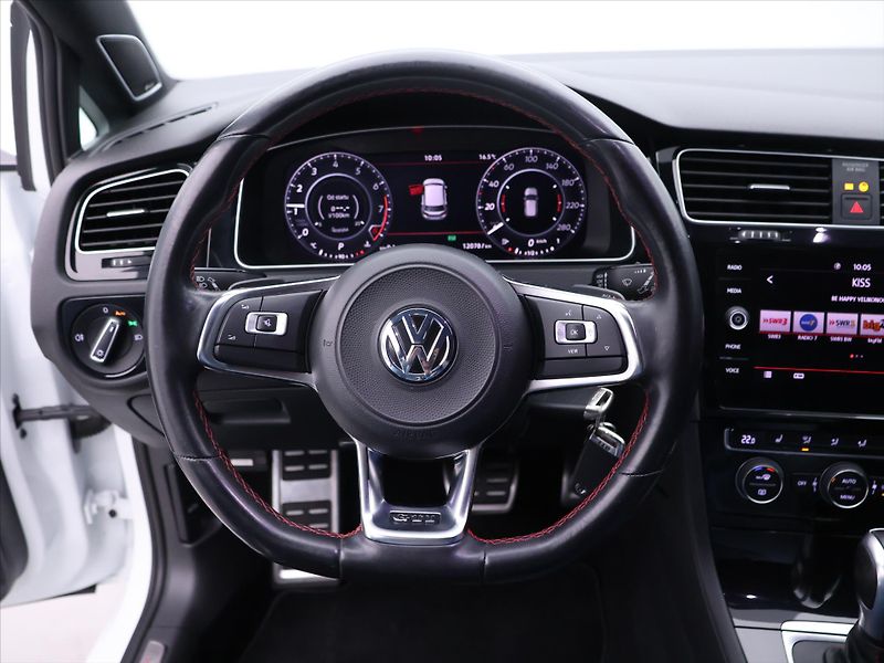 Volkswagen Golf 2,0 TSI GTI DSG Performance - fotka 19 z 28