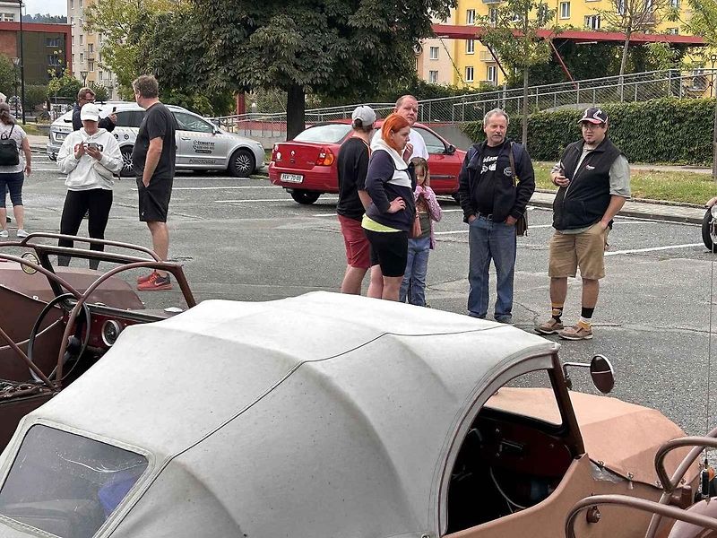 Vítr ve vlasech, Velorex v srdci. V Blansku měli sraz fandové plátěných vozítek.