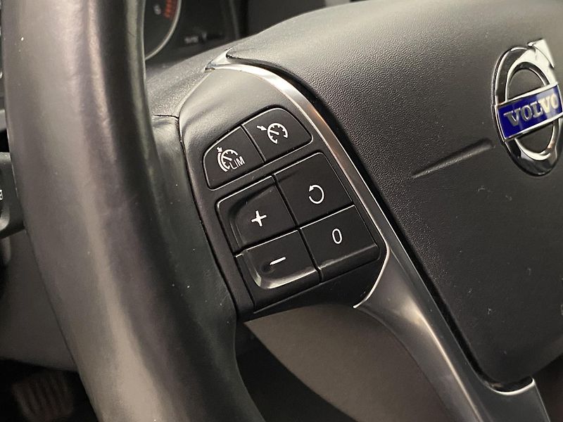 Volvo V60 D5 MOMENTUM REZERVACE - fotka 19 z 43