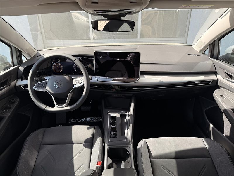 Volkswagen Golf Variant (2026) 1,5 eTSI 7DSG mHEV  People - fotka 13 z 16