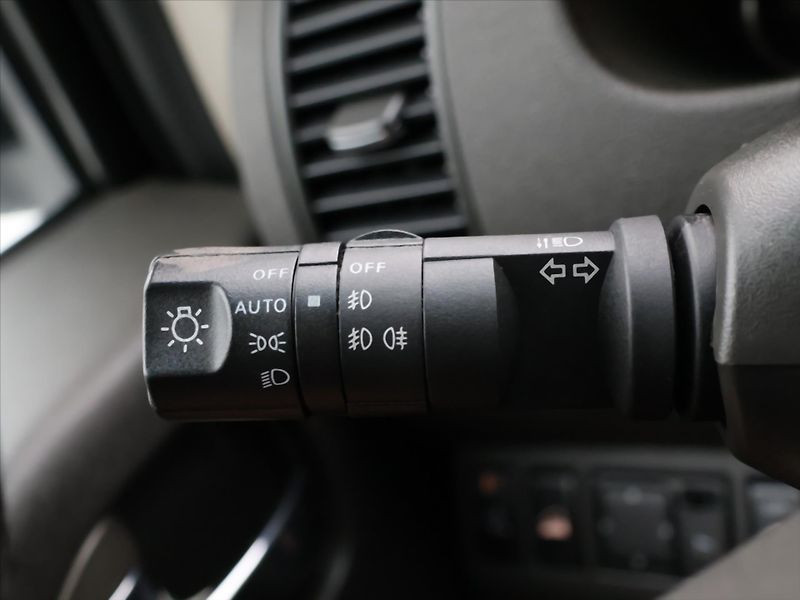 Nissan Pathfinder 2,5 dCi 126kW Automat 4WD CZ - fotka 17 z 31