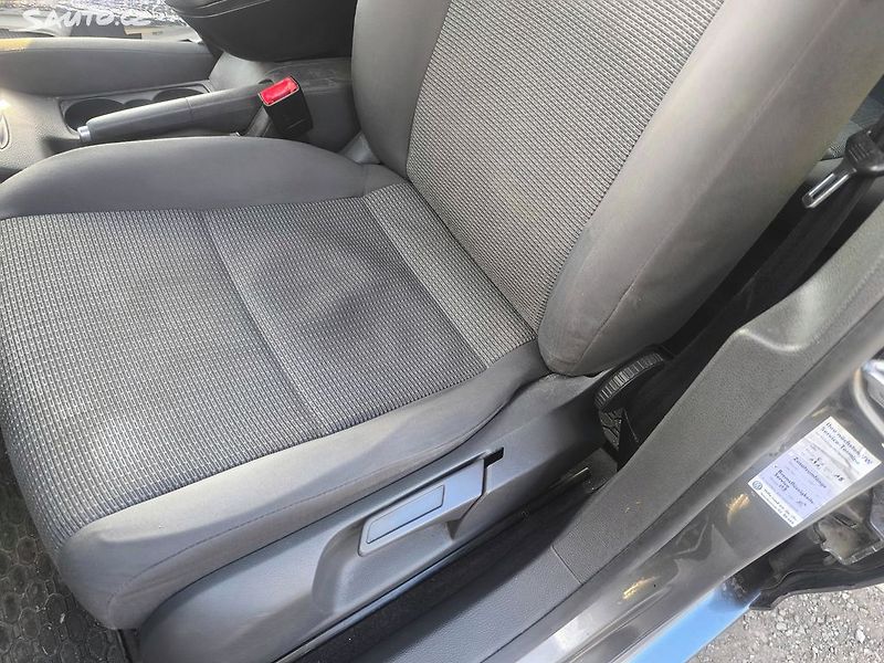 Volkswagen Jetta 1,9TDI BEZ DPF,KRÁSNÁ,220T.KM - fotka 24 z 29