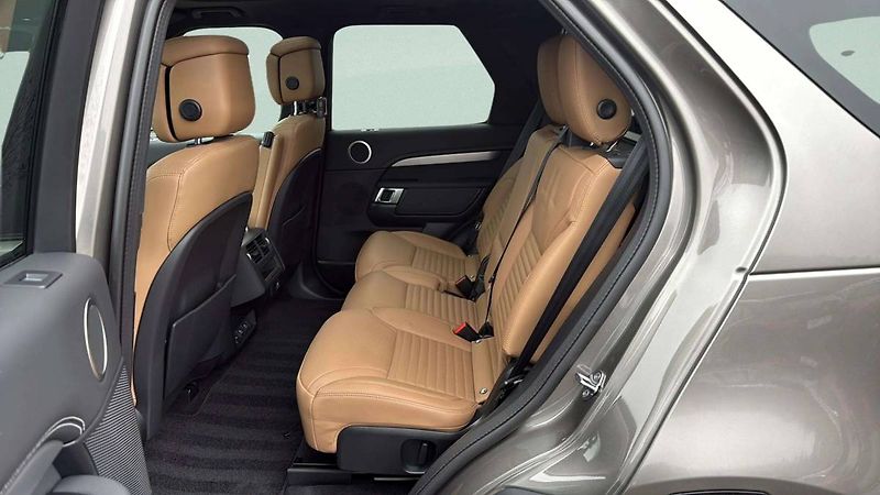 Land Rover Discovery R-Dynamic 3.0l MHEV AWD 8AT (2 - fotka 27 z 46