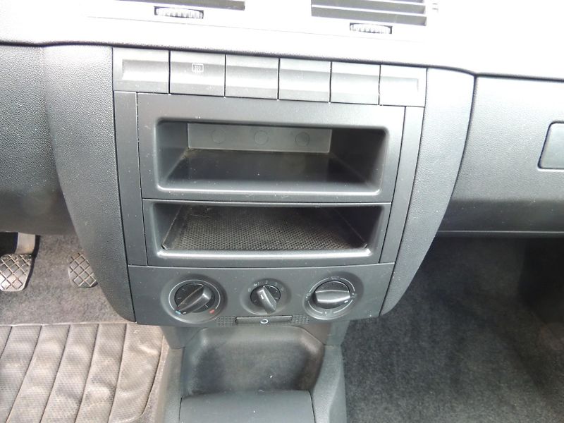 Škoda Fabia (2005) 1.2HTP,40kw,ČR,1majitel - fotka 15 z 33