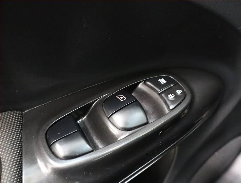 Nissan Juke (2013) 1.6 DIG-T, Navi, Tempomat - fotka 16 z 18