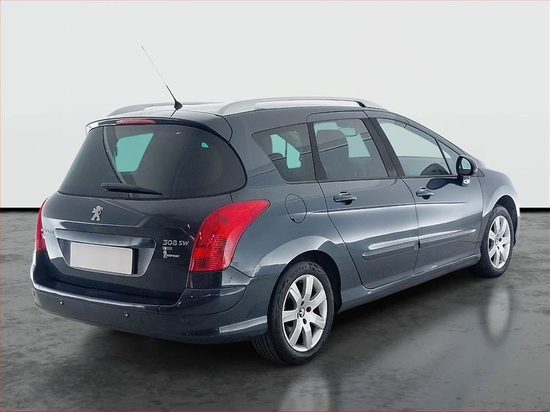 Peugeot 308 (2013) 1.6 e-HDi, 7 míst, ČR,1.maj - fotka 5 z 17