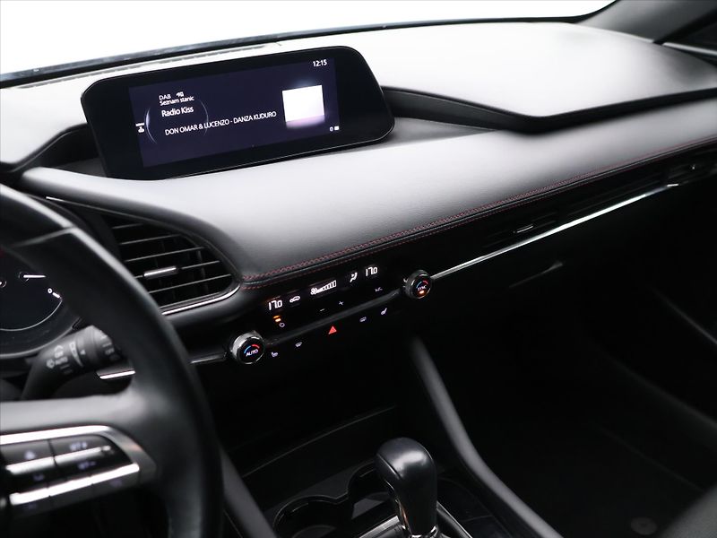 Mazda 3 2.0 eSkyactive-G122 Homura Aut - fotka 17 z 31