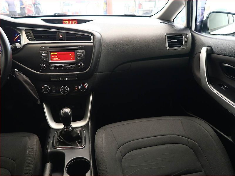 Kia Ceed (2017) 1.4 CVVT, Park. senzory - fotka 8 z 14