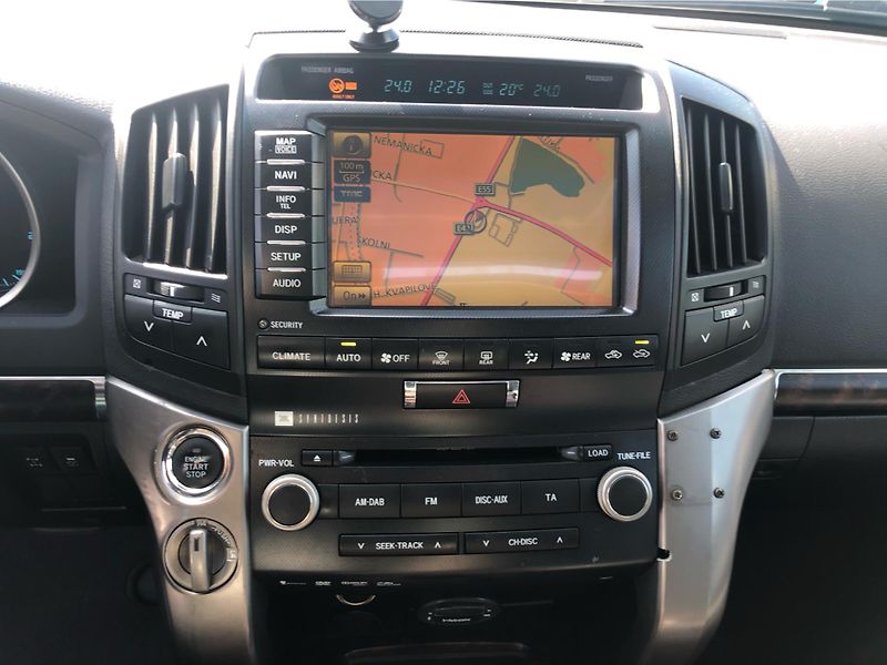 Toyota Land Cruiser 200 D-4D A/T 7 míst - fotka 19 z 30