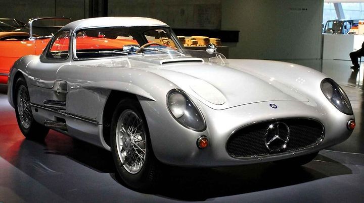 Mercedes-Benz 300 SLR Uhlenhaut Coupé je nejdražším autem světa.