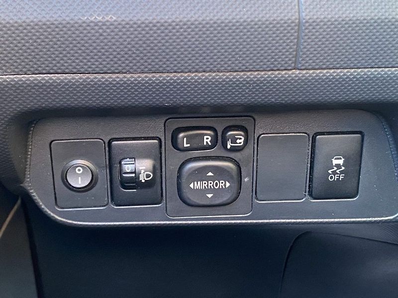 Toyota Auris 1.6i, ČR, Luna, 2x kola - fotka 15 z 15
