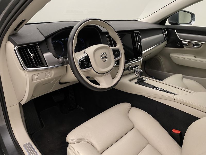 Volvo V90 D4 MOMENTUM AUT - fotka 17 z 48