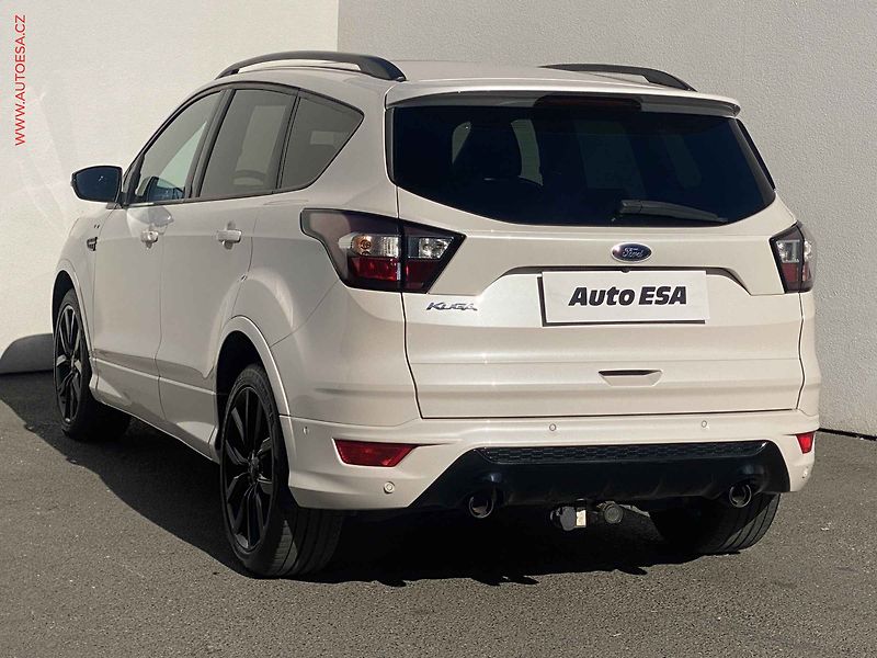 Ford Kuga (2017) 2.0 TDCi, ST-Line, TZ, panor - fotka 6 z 18