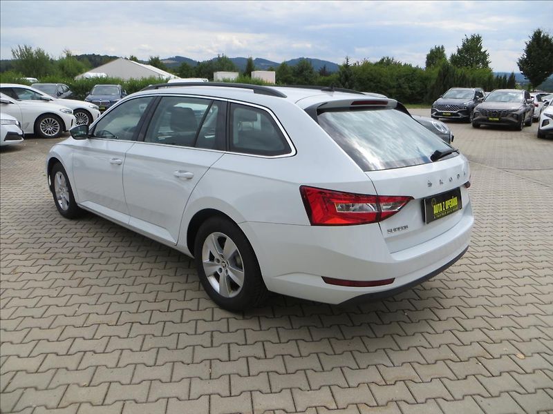 Škoda Superb 2,0 TDI Ambition DSG TAŽNÉ ČR - fotka 5 z 26