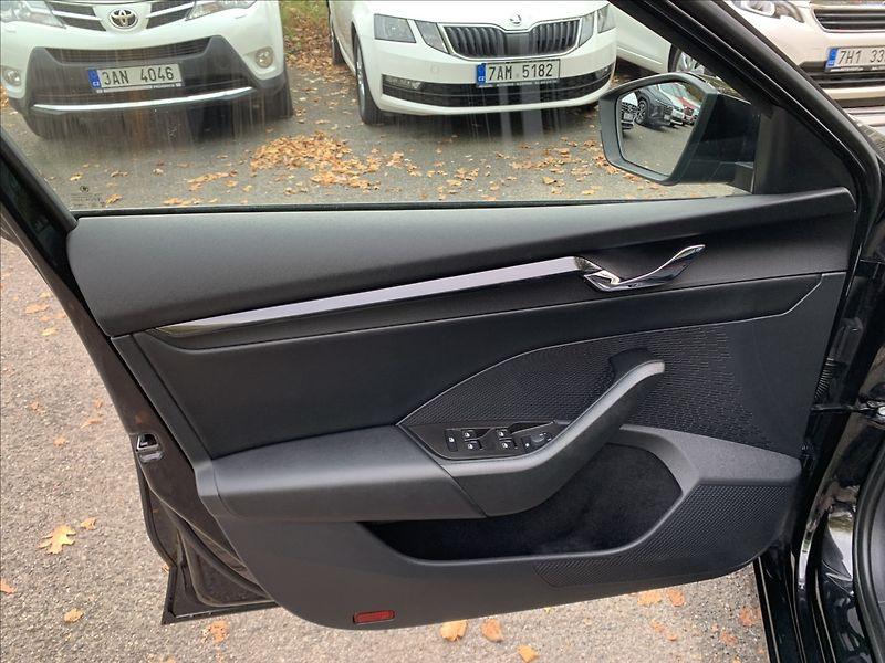 Škoda Octavia 1,5 TSI DSG 1.MAJ.,ČR,SERVISKA - fotka 10 z 21