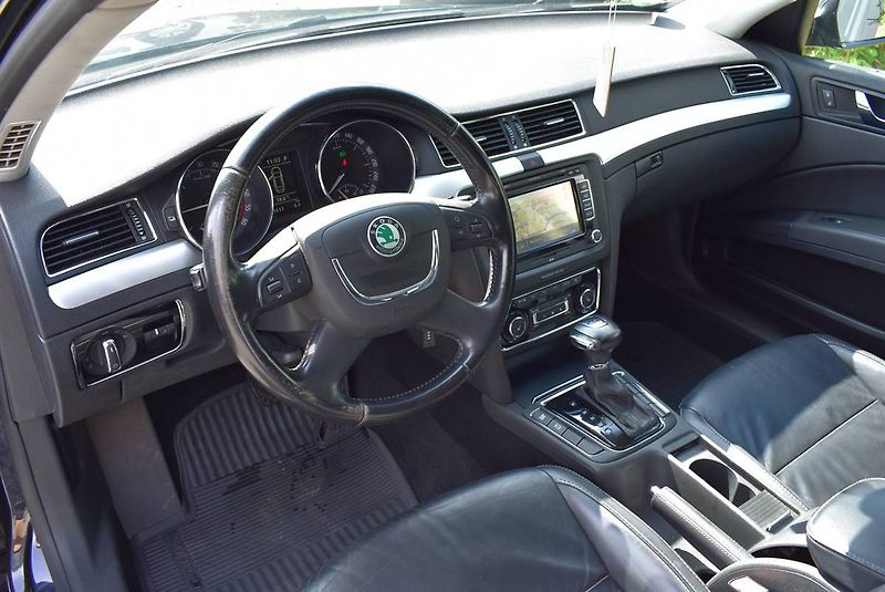 Škoda Superb 2,0 TDI SERVIS STK NOVÉ DSG! - fotka 8 z 17