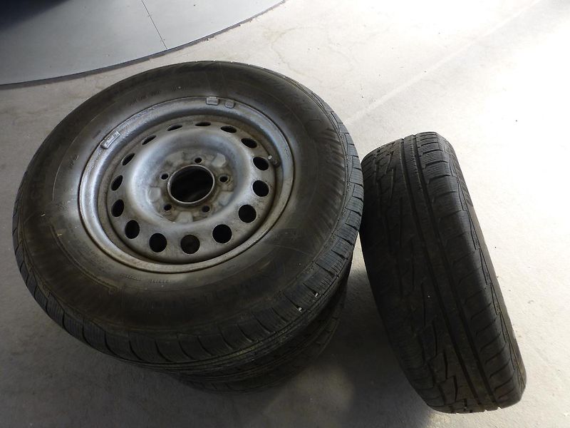 Kia Sorento (2007) 2,5CRDI*NAVI*VYHŘ.S**+SADA*4X4 - fotka 26 z 27