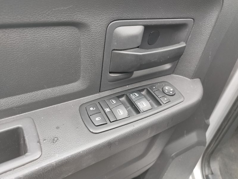 Dodge RAM (2012) 5,7HEMI,V8,4X4,ALU,TAŽNÝ - fotka 17 z 26