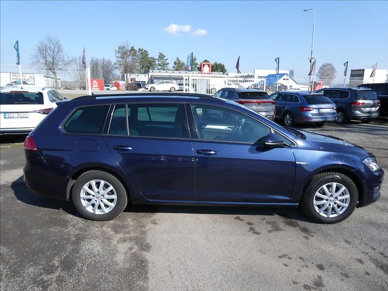 Volkswagen Golf 1,6 TDi 81kW CUP,2xkola,naviga - fotka 2 z 48