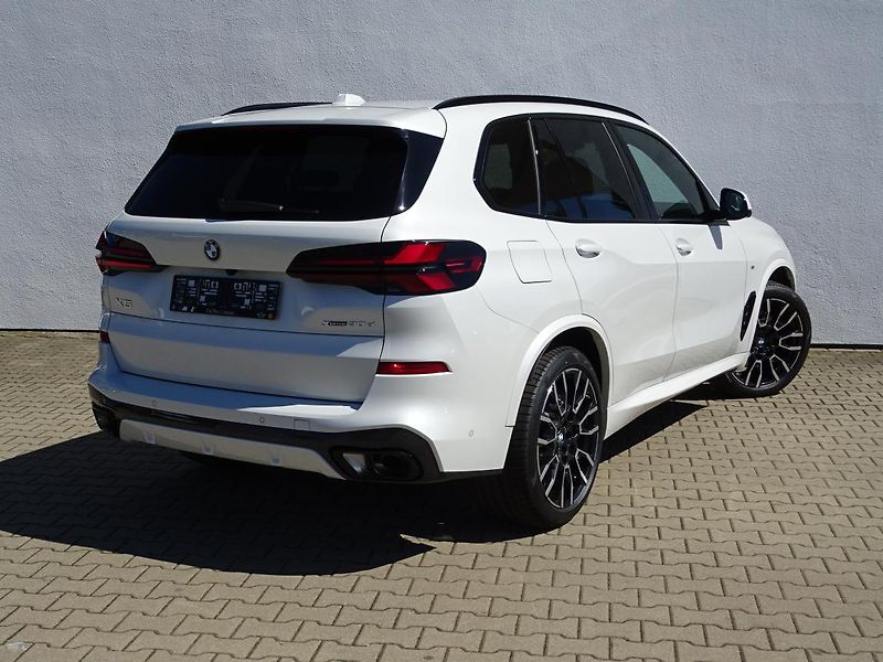 BMW X5 xDrive30d - fotka 3 z 7
