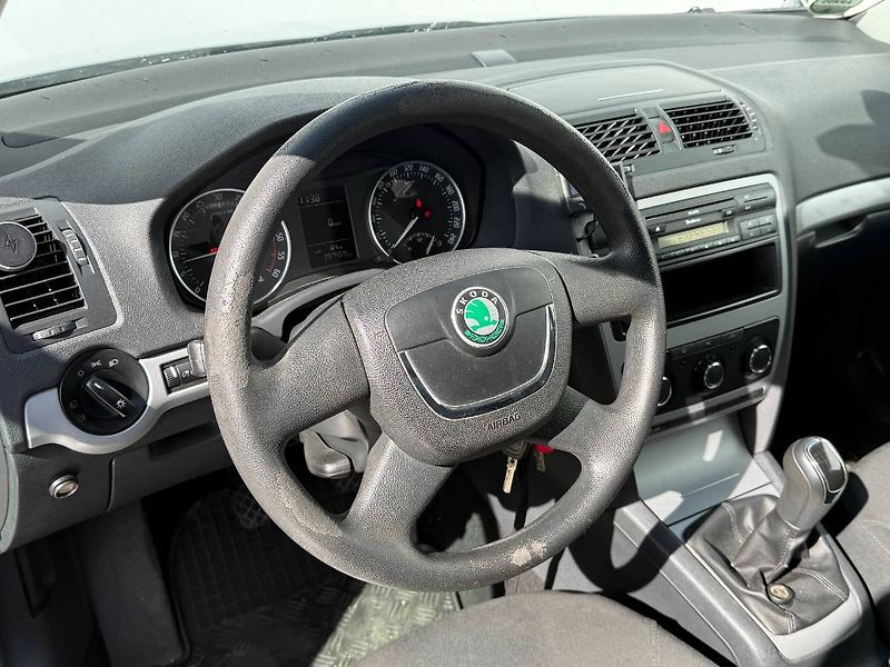 Škoda Octavia (2012) 1.6 TDI 77 kW Ambiente - fotka 8 z 20