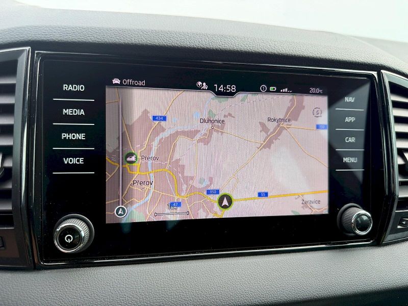 Škoda Karoq (2023) 2.0 TSI 140kW DSG SportLine - fotka 16 z 35
