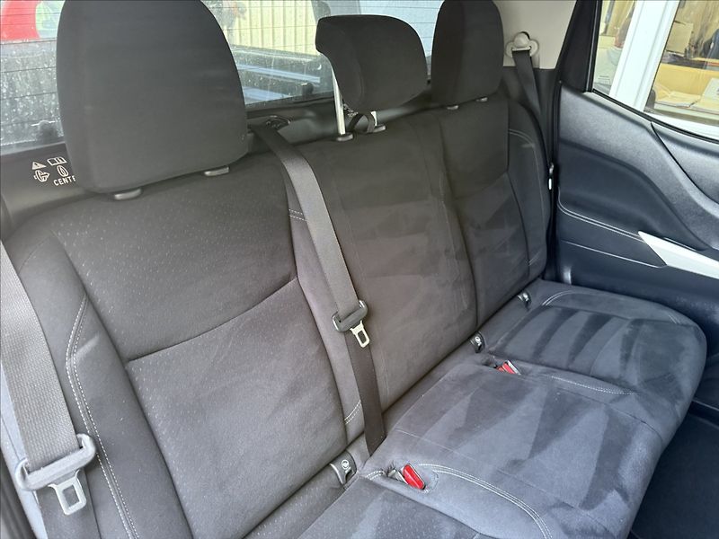 Nissan Navara 2,3 dCi Hardtop,manuál,Top sta - fotka 21 z 30