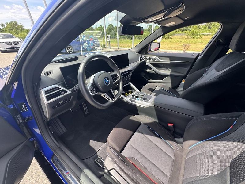 BMW i4 xDrive40 M-Sport HuD 360 DAPro - fotka 9 z 22