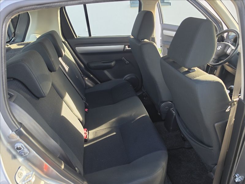Suzuki Swift 1,3 i 67KW KLIMA ALU STK - fotka 27 z 44