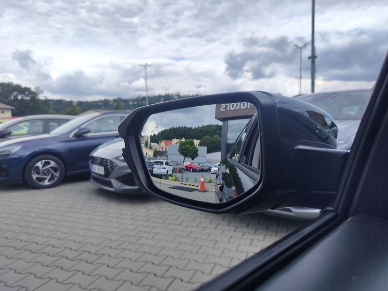 Honda Civic 1.5 i-VTEC/134kW Executive - fotka 17 z 38