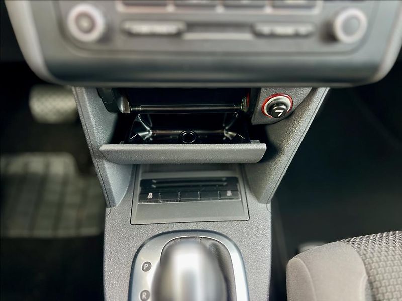Volkswagen Touran 1,6 TDi / KLIMA / 7MÍST / DSG - fotka 33 z 39