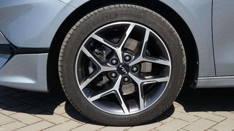 Kia Ceed 1.5 T-GDI 118kW TOP SW DCT - fotka 21 z 22
