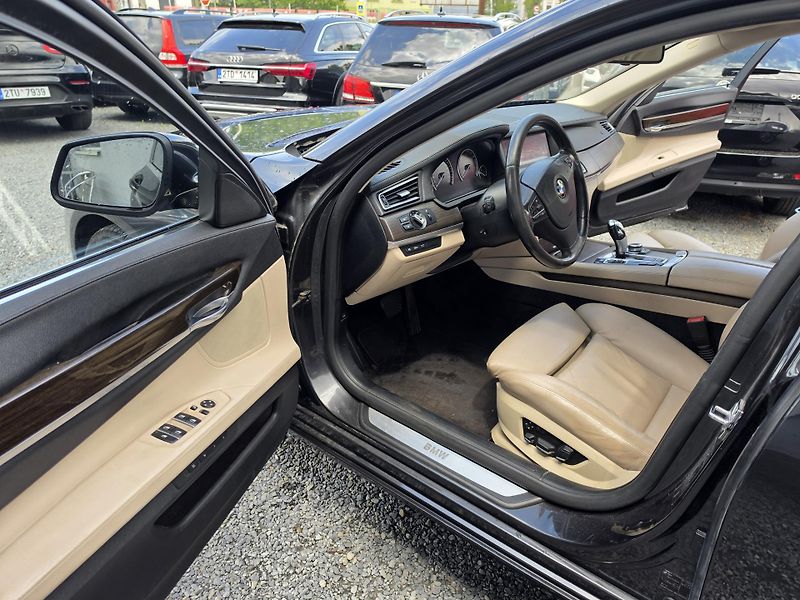 BMW Řada 7 730d  - fotka 12 z 19