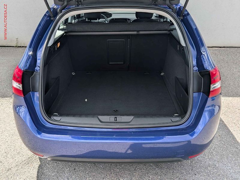 Peugeot 308 (2018) 1.6 HDi, 2.maj,ČR, AC, tempo - fotka 7 z 17