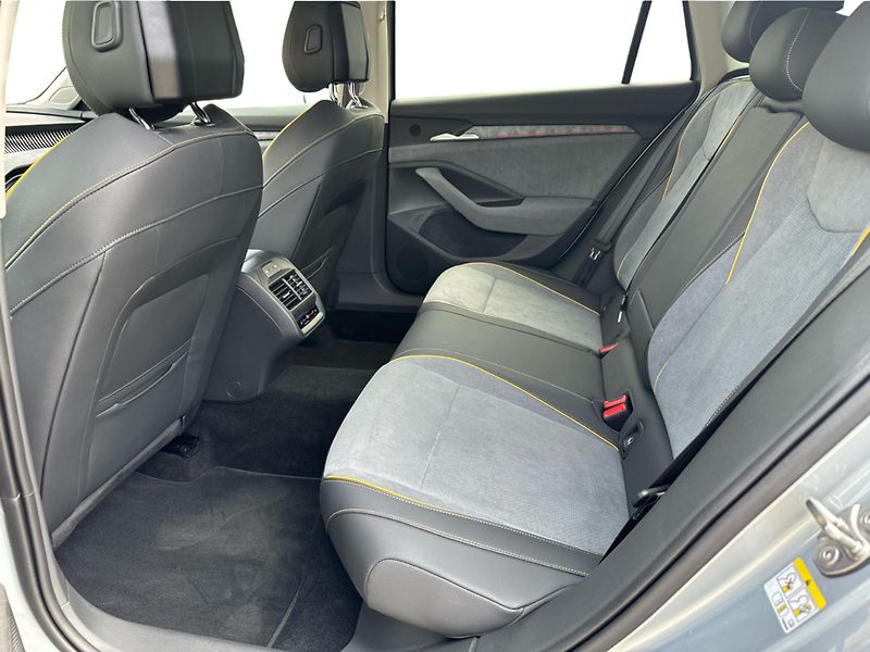 Škoda Superb combi selection 110 kW DSG TDI - fotka 12 z 24