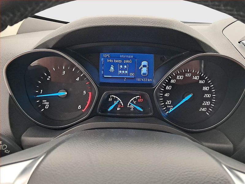 Ford Kuga (2015) 2.0 TDCi, 4X4, Kůže, Navi - fotka 11 z 19