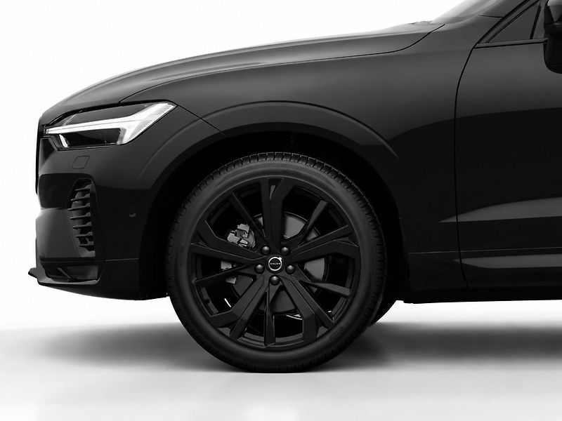 Volvo XC60 (2026) B5 PLUS BLACK + 4SERVIS/ZÁRUKA - fotka 7 z 19